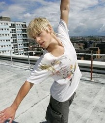 Hot Idols: Mitch Hewer 5df85e261e582.jpg