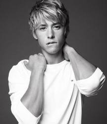 Hot Idols: Mitch Hewer 5df85e28ee6c3.jpg