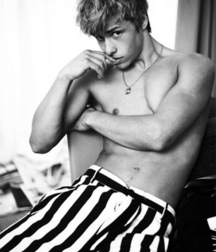 Hot Idols: Mitch Hewer 5df85e2c62830.jpg