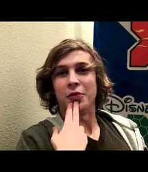 Hot Idols: Logan Miller 5df860eb95030.jpg