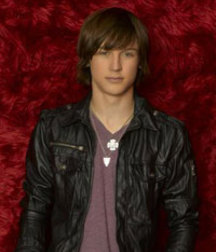 Hot Idols: Logan Miller 5df860f15d83b.jpg