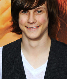 Hot Idols: Logan Miller 5df860f781a0b.jpg