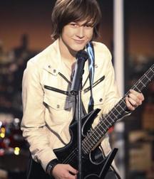 Hot Idols: Logan Miller 5df86104b5c94.jpg