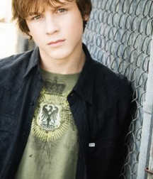 Hot Idols: Logan Miller 5df861506e916.jpg