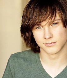 Hot Idols: Logan Miller 5df86153ed1e5.jpg