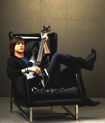 Hot Idols: Logan Miller 5df861570636d.jpg