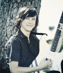 Hot Idols: Logan Miller 5df8619e091dd.jpg