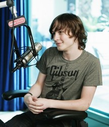 Hot Idols: Logan Miller 5df861a5d1b0f.jpg