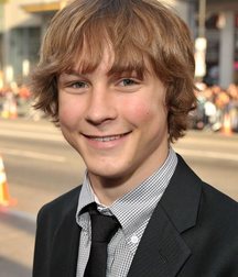 Hot Idols: Logan Miller 5df861b16c3d9.jpg