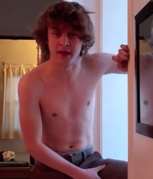 Hot Idols: Logan Miller 5df861ce5c812.jpg