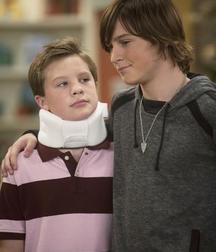 Hot Idols: Logan Miller 5df861d918bdd.jpg