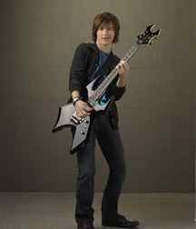 Hot Idols: Logan Miller 5df861f58c72a.jpg