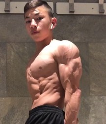 Hot Idols: Tristyn Lee 5dfd6f4eaccad.jpg