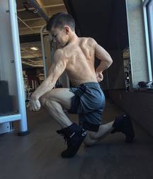 Hot Idols: Tristyn Lee 5dfd6f6b2b4ca.jpg
