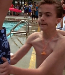 Hot Idols: Frankie Muniz 5e01194f2ff99.jpg