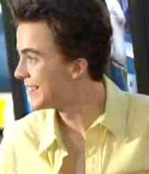 Hot Idols: Frankie Muniz 5e0119a7250f8.jpg