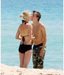 Hot Idols: Frankie Muniz 5e011a2ae435c.jpg