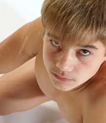 Hot Idols: Aaron Cute 5e02a4746d91e.jpg