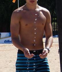 Hot Idols: Julián Serrano 5e02dbc72d201.jpg