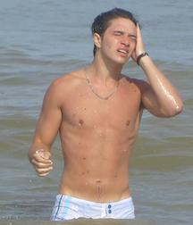 Hot Idols: Julián Serrano 5e02dbcc57872.jpg
