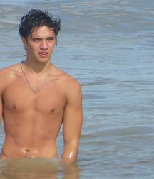 Hot Idols: Julián Serrano 5e02dbd007009.jpg
