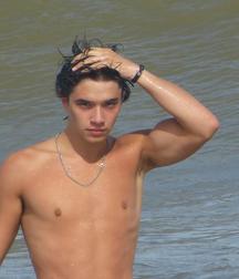 Hot Idols: Julián Serrano 5e02dbd99122e.jpg