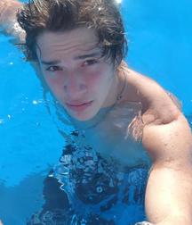 Hot Idols: Julián Serrano 5e02dbe268938.jpg