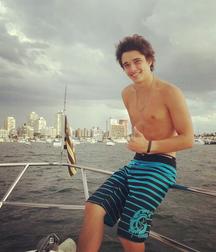 Hot Idols: Julián Serrano 5e02dbe649595.jpg