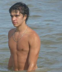 Hot Idols: Julián Serrano 5e02dbe7c2fda.jpg
