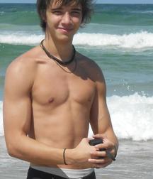Hot Idols: Julián Serrano 5e02dbf13d31a.jpg
