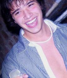 Hot Idols: Julián Serrano 5e02dbfa3da98.jpg