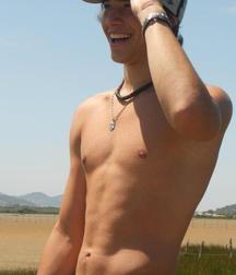 Hot Idols: Julián Serrano 5e02dbff5ff8b.jpg