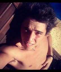 Hot Idols: Julián Serrano 5e02dc06d7b1e.jpg