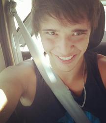 Hot Idols: Julián Serrano 5e02dc1364dd6.jpg