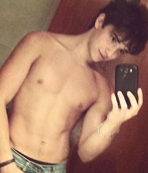 Hot Idols: Julián Serrano 5e02dc19e537e.jpg