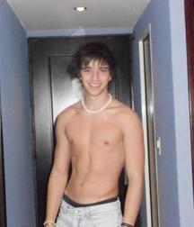 Hot Idols: Julián Serrano 5e02dc1ea340c.jpg
