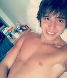 Hot Idols: Julián Serrano 5e02dc203f163.jpg
