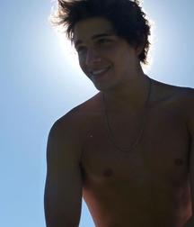 Hot Idols: Julián Serrano 5e02dc230ec53.jpg
