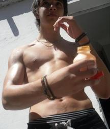 Hot Idols: Julián Serrano 5e02dc267c1f3.jpg