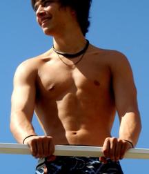 Hot Idols: Julián Serrano 5e02dc2d3871a.jpg