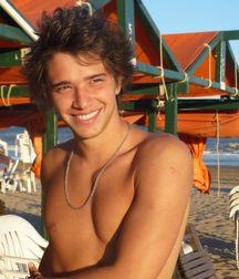 Hot Idols: Julián Serrano 5e02dc393884d.jpg