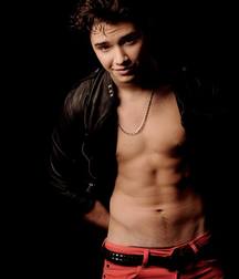 Hot Idols: Julián Serrano 5e02dc3a938f9.jpg