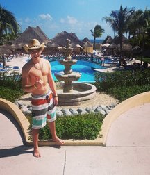 Hot Idols: Julián Serrano 5e02dc3d29a70.jpg