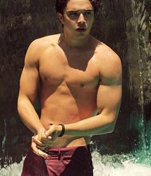 Hot Idols: Julián Serrano 5e02dc42c93cf.jpg