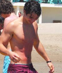 Hot Idols: Julián Serrano 5e02dc47e6589.jpg