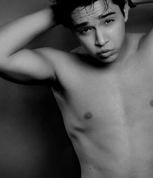Hot Idols: Julián Serrano 5e02dc4df1583.jpg
