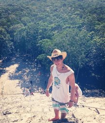 Hot Idols: Julián Serrano 5e02dc570c96e.jpg