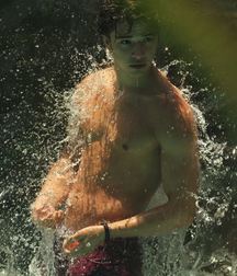 Hot Idols: Julián Serrano 5e02dc622f11e.jpg