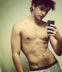 Hot Idols: Julián Serrano 5e02dc6384e46.jpg
