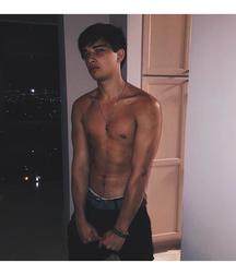 Hot Idols: Julián Serrano 5e02dc713a0cb.jpg